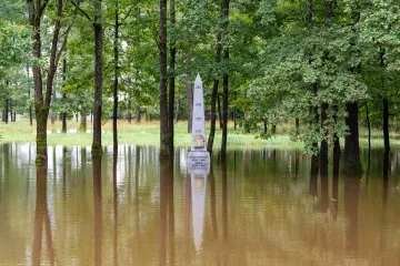 Rožmberk přetéká bezpečnostním přelivem. O evakuaci se rozhodne ve středu