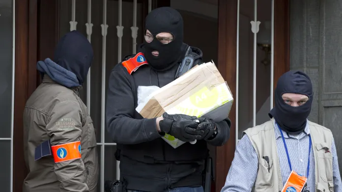 Belgická policie prohledala po útocích jeden z domů v Anderlechtu.