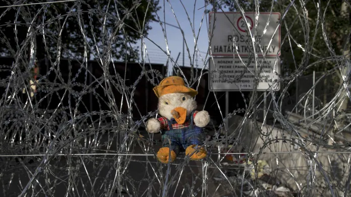 Hraniční přechod Röszke-Horgoš před demontáží plotu