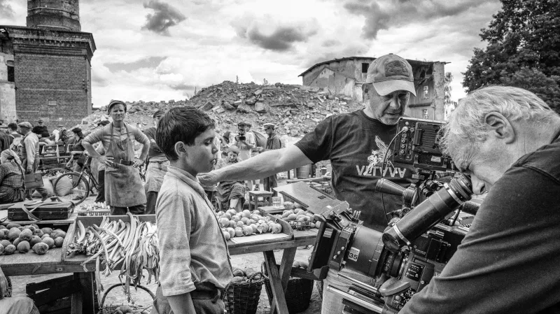 Natáčení filmu Nabarvené ptáče