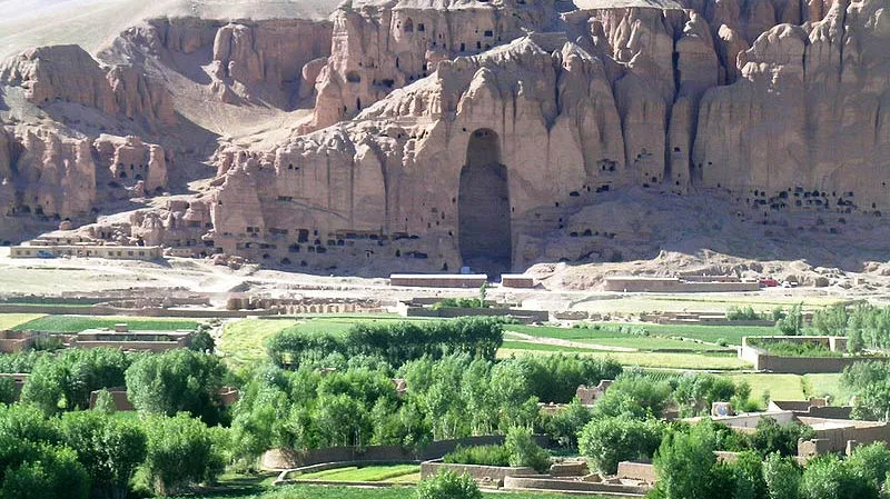 Kamenné sochy Buddhů v údolí Bámjánu