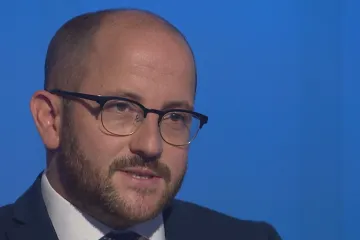 Lidé s nestabilním zaměstnáním nejrychleji pocítí „osekávání“ kvůli krizi, statistiky to ale nezachytí, soudí sociolog