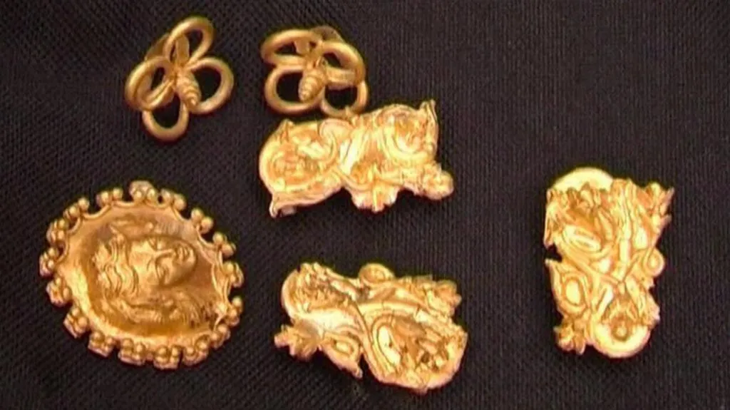 Zlatý poklad z thráckého hrobu na severu Bulharska
