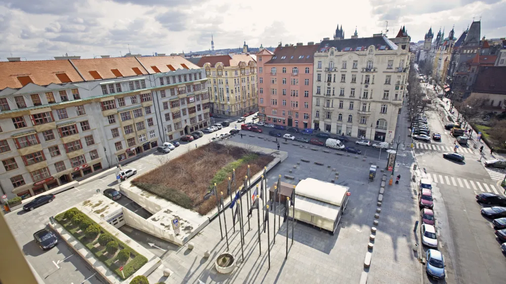 Piazzetta před hotelem InterContinental