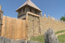 Opevnění jako za Velkomoravské říše dokončili v archeoskanzenu na Slovácku