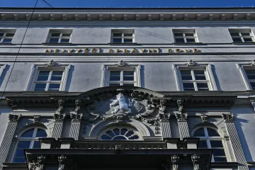 Kárný senát potrestal žalobce Petra a Žďárskou za průtahy a promeškání lhůt snížením platů