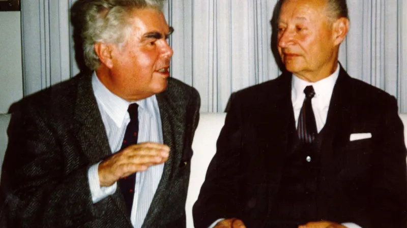 Jiří Pelikán (vlevo) a Alexander Dubček