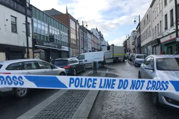 Policie zatkla čtyři podezřelé kvůli výbuchu v Londonderry