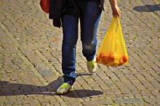 Nošení těžkých tašek či hraní s dětmi může významně snížit riziko rakoviny