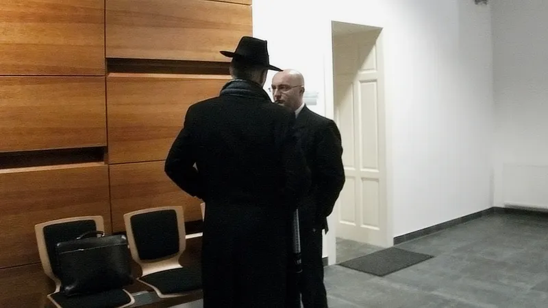 Jan Kozák se svým obhájcem Jaroslavem Brožem