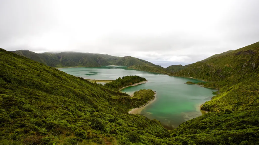 Azorské ostrovy - nespočet odstínů zelené