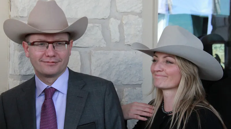 Premiér Bohuslav Sobotka s manželkou Olgou při zahájení stavby tělocvičny Sokola v texaském Westu