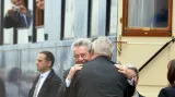 Heinz Fischer a Miloš Zeman v objetí