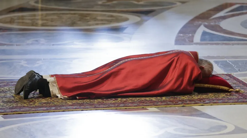 Papež František během velikonoční liturgie ve Svatopetrském chrámu