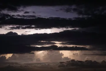 Meteorologové varují před bouřemi na východě