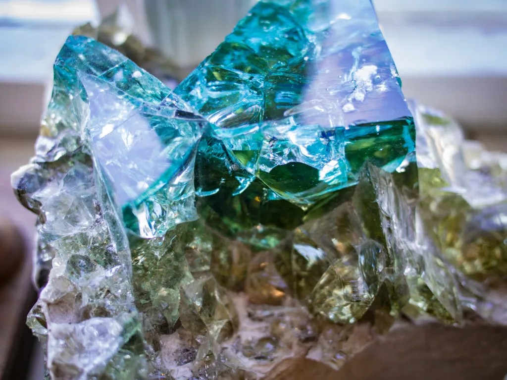 Sklo je s Jizerkou úzce spjato. V roce 1828 založil sklář Franz Anton Riedel první sklářskou huť v osadě. Vyrábělo se zde duté sklo a sklářské tyče, určené k mačkání perlí