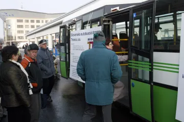 Přerov zpomalil. Dopravce přišel o autobusy a škrtl 77 spojů