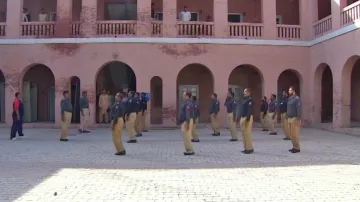 Pákistánští policisté zahajují den rozcvičkou