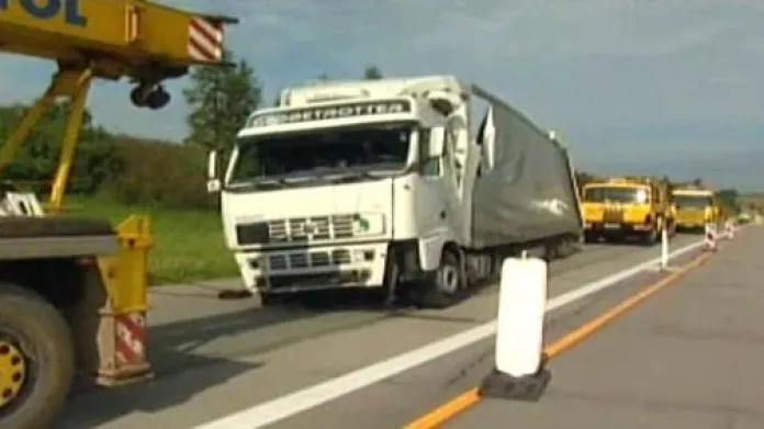 Nehoda kamionu blokovala D1 u Měřína