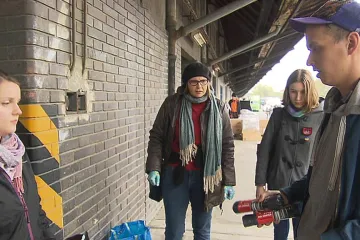 Pomocnou ruku podaly uprchlíkům už stovky českých dobrovolníků