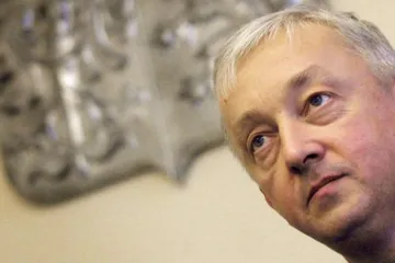 Sváček získal podporu senátního výboru, Dienstbier ho kritizuje