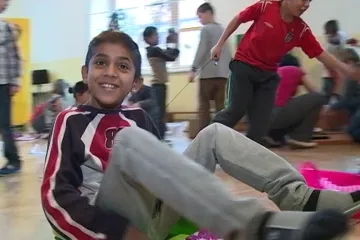 Školy před Vánocemi: místo výuky koledy a dárky