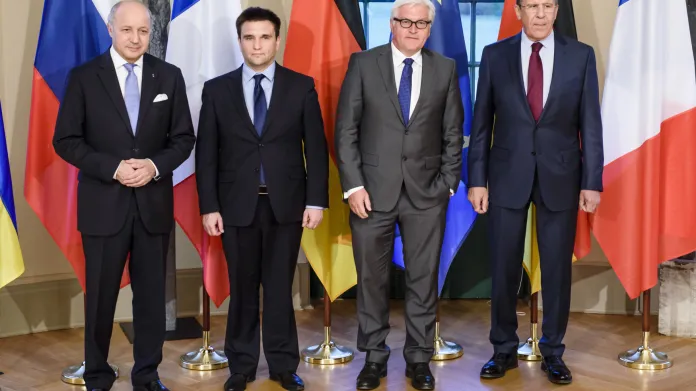 Ministři zahraničí Laurent Fabius (Francie), Pavlo Klimkin (Ukrajina), Frank-Walter Steinmeier (Německo) a Sergej Lavrov (Rusko)