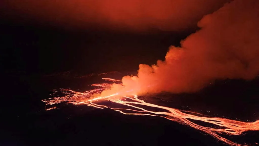 Erupce sopky na poloostrově Reykjanes na jihozápadě Islandu