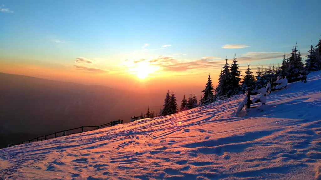 Sobotní východ slunce na Lysé hoře v Beskydech