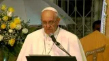 Papeže přivítají desetitisíce katolíků