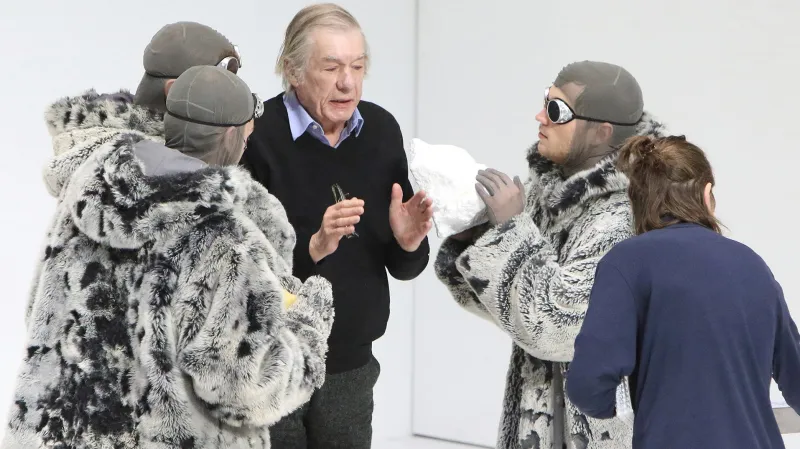 Zkouška představení, uprostřed režisér Hans Neuenfels