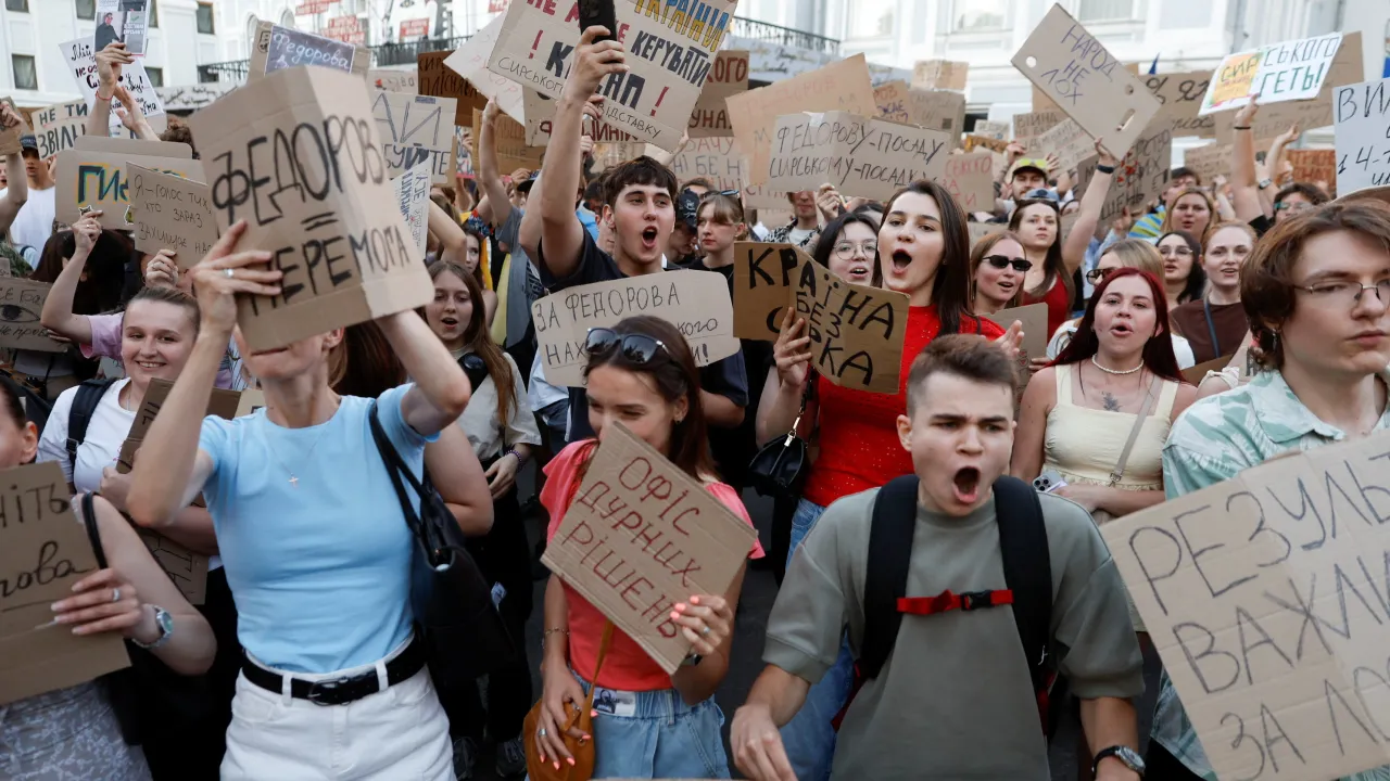 Lidé v Kyjevě protestovali proti odvolání Fedorova