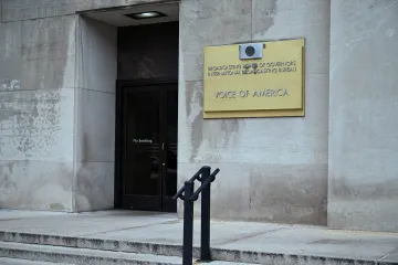 Soud nařídil obnovit vysílání Hlasu Ameriky