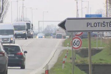 Lidé z hradeckých Plotišť se brání plánovaným dopravním stavbám. Je pozdě, vzkazují úřady