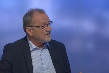 Učí seniory „mediální obezřetnosti“. Zranitelní jsou hlavně ti, kteří žijí sami, říká šéf fondu Lepší senior