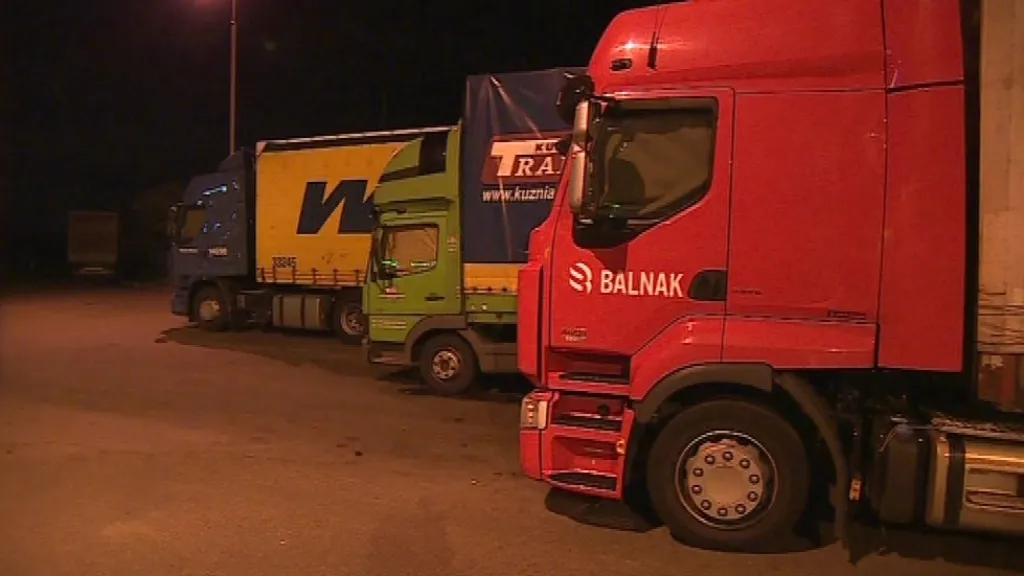 Najít parkovací místo na dálnici D1 je podle řidičů kamionů velký problém