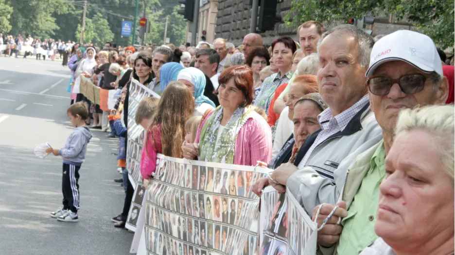 Příbuzní obětí ze Srebrenice v ulicích Sarajeva