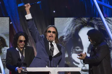 Zemřel někdejší člen americké kapely Kiss Ace Frehley