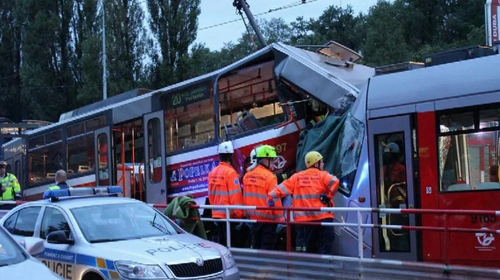 Srážka tramvají v Praze