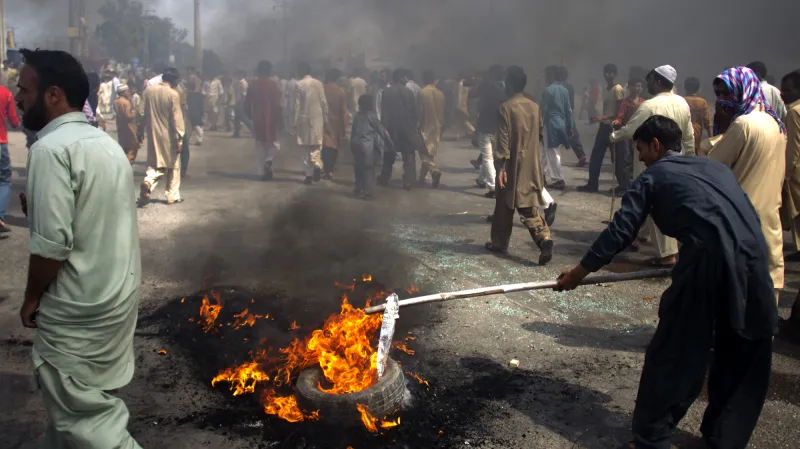 Pálení americké vlajky v Pákistánu