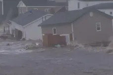 Hurikán Fiona na kanadském pobřeží strhával celé domy