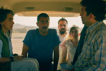 Drobnou nehodou ukazuje Panahí íránskému režimu, že se uvěznit nenechal