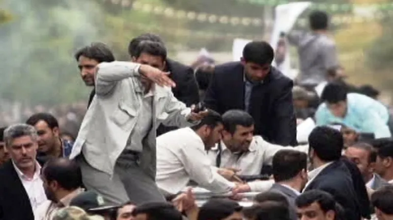 Snímek údajného atentátu na Mahmúda Ahmadínežáda