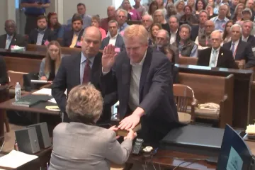 Jednou z toho bude film. Amerika žila soudem s mocným právníkem, dostal doživotí