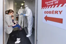 V Česku po týdnu opět přibylo více než 300 potvrzených případů koronaviru za den
