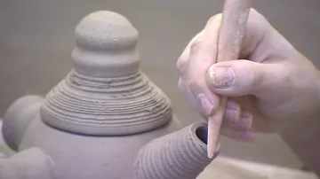 Majitelům keramických dílen už teď chybí řemeslníci