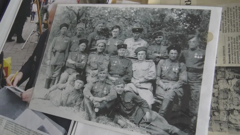 Ján Novenko (vpravo dole) s jednotkou