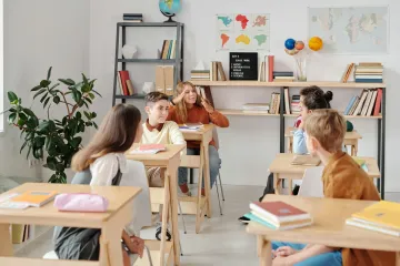 Vzdělání je důležité proti dezinformacím, školám ale chybí materiály