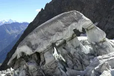 Kvůli vedrům prchají turisté i z italských Alp. Hrozí kolaps tajícího ledovce