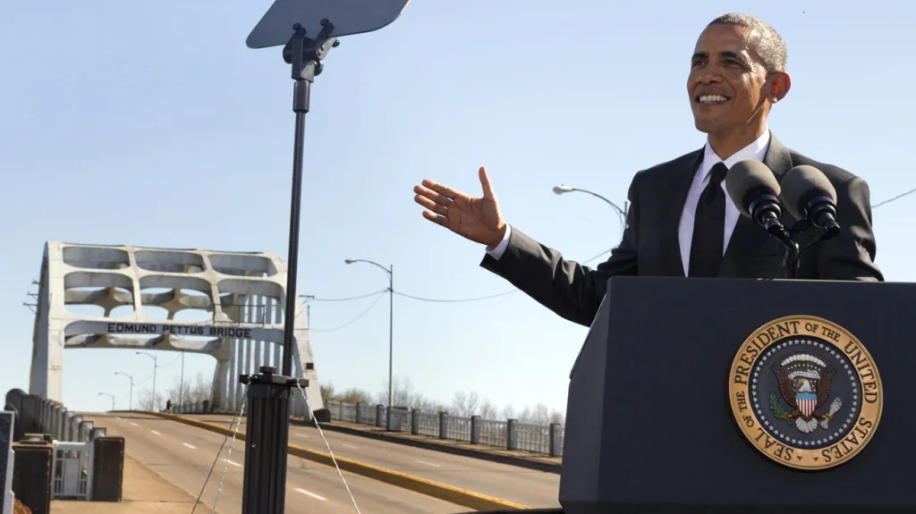 Barack Obama při projevu v Selmě